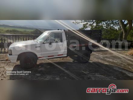 Mazda B2200 1996 - imagen secundaria 1