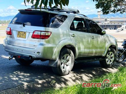 Toyota Fortuner 2010 - imagen secundaria 1