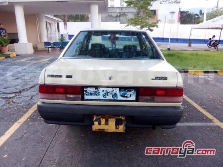 Mazda 323 1988 - imagen secundaria 1