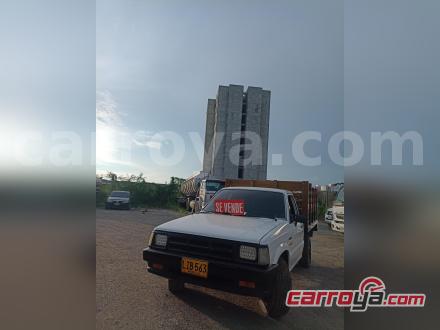 Mazda B2200 1990 - imagen secundaria 1