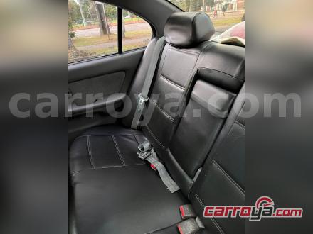 Hyundai Elantra 2004 - imagen secundaria 1