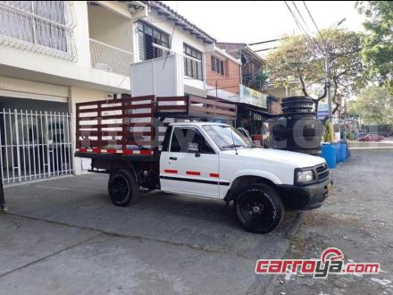 Mazda B2200 1994 - imagen secundaria 2