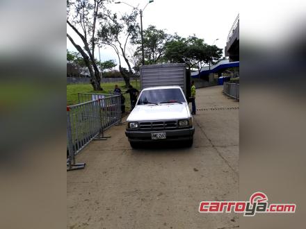 Mazda B2000 1987 - imagen secundaria